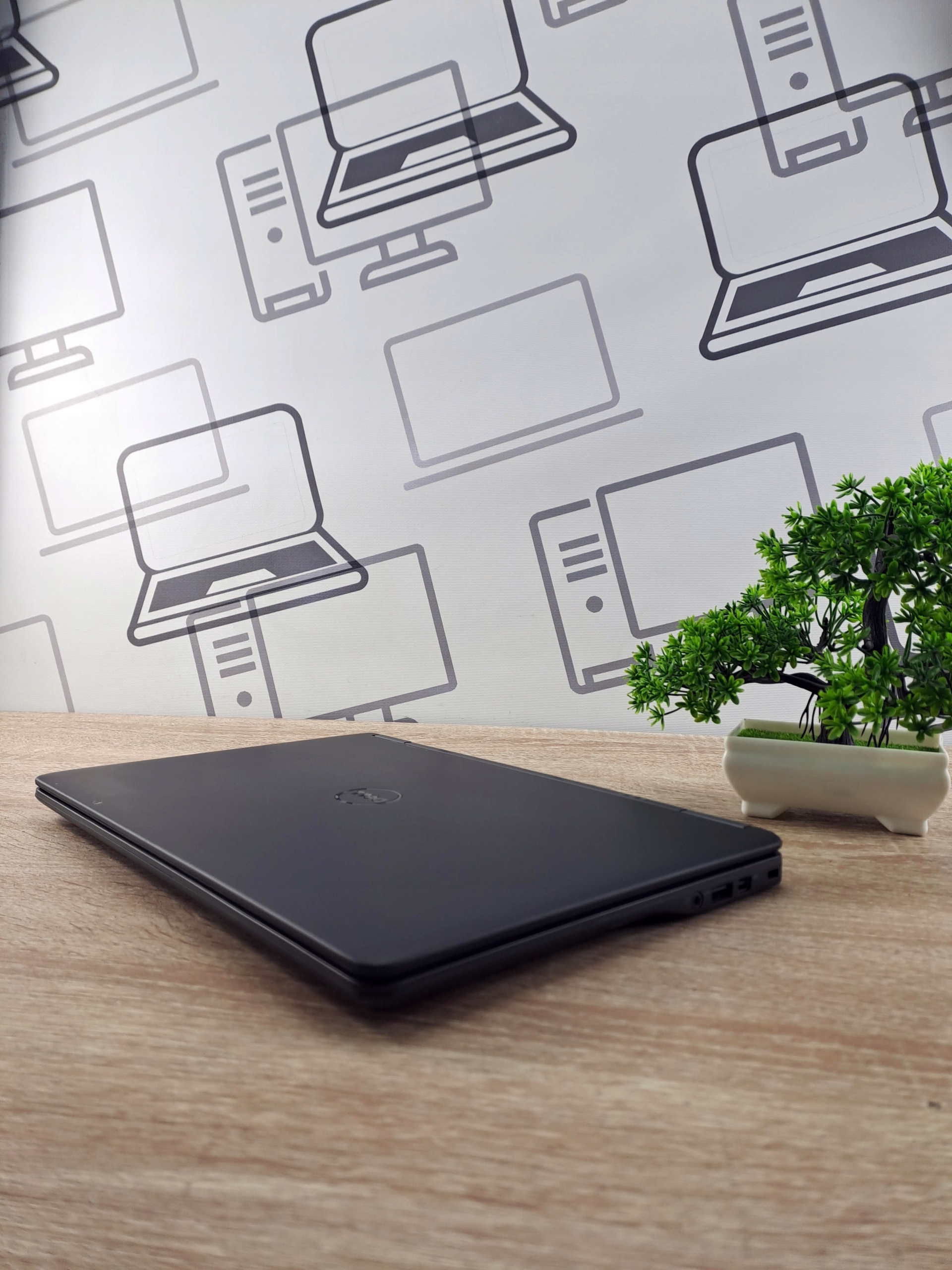Mały lekki Ultrabook Dell E7250 i5 16GB 128GB SSD WIN10 - obrazek 5