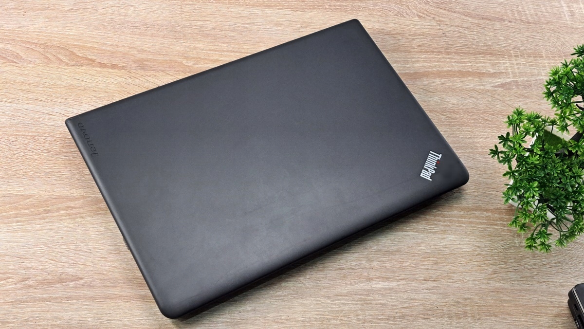 Lenovo ThinkPad Edge E550 i5-5200 i5 8GB 500GB 15,6" WIN10 - obrazek 4