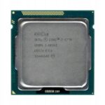 Procesor Intel Core i7-3770 widziany z góry, złota metalowa płytka ze złociem i widoczne oznaczenia modelu.