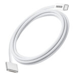 Biały pleciony kabel zwinięty w kółko, z jednej strony wtyk USB-C, z drugiej magnetyczny MagSafe 3.
