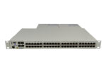 Przód switcha Alcatel-Lucent 6850 z rzędami 48 portów RJ45 i czterema slotami SFP, uszy montażowe po bokach.
