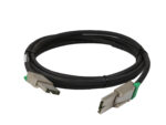 Zwinięty czarny kabel PCIe x4 ze złączami SFF-8088 z zielonymi elementami na obu końcach.
