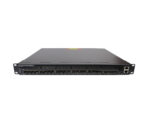 Przedni panel switcha IBM G8124-E z rzędem 24 portów SFP+ i uszami montażowymi do szafy rack.