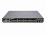Przedni panel switcha Juniper EX4550 z rzędem portów RJ45 po lewej i wieloma slotami SFP+ pośrodku.