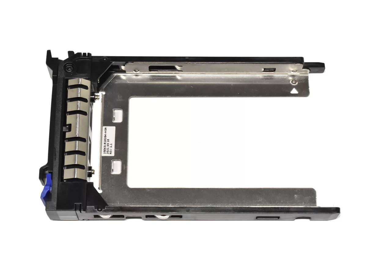 Metalowa ramka na dysk 2.5" Gigabyte z niebieskim uchwytem zwalniającym i otworami montażowymi na obudowie.