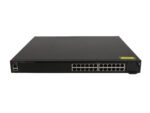 Przedni panel switcha Brocade z dwoma rzędami portów RJ45 i uszami montażowymi do szafy rack.