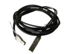 Zwinięty czarny kabel Mini-SAS z metalowymi wtyczkami na obu końcach, jedna z naklejką z opisem złącza.