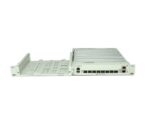 Switch Alcatel-Lucent OmniSwitch 6855 od przodu z rzędem portów SFP i RJ45, obok odłączone uszy montażowe do szafy rack.