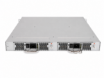 Tylny panel switcha Brocade z dwoma modułami zasilania AC i uchwytami montażowymi, uszy rack po bokach.