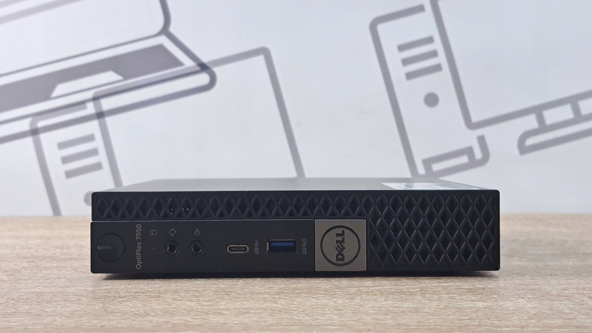Przedni panel mini komputera Dell 7050 Micro z portami USB, USB-C i widocznym logo Dell.