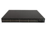 Przedni panel switcha HPE z czterema rzędami portów RJ45 PoE+ oraz dodatkowymi slotami SFP+ po prawej stronie.