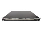 Przedni panel switcha Enterasys z czterema rzędami portów RJ45 i uszami montażowymi po bokach obudowy.