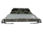 Moduł Cisco N77-F348XP-23 z przodu, widoczne cztery rzędy portów SFP+ i uchwyty montażowe po bokach.