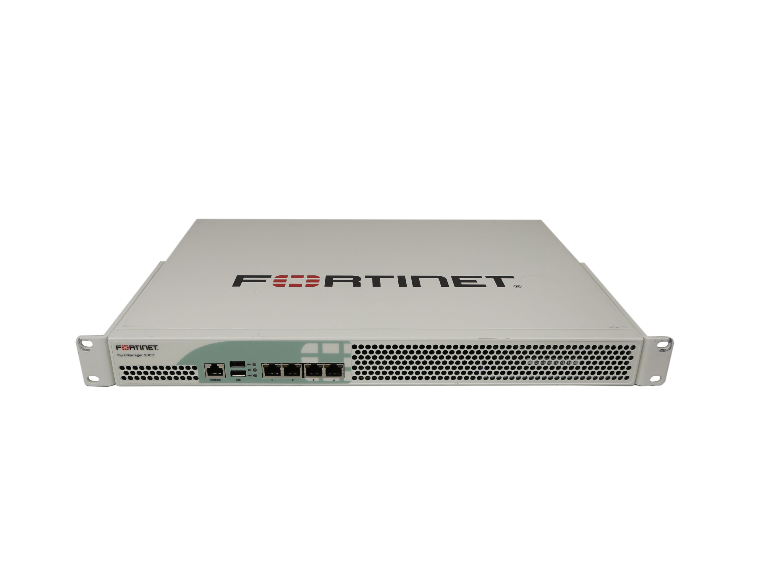 Urządzenie Fortinet FortiManager w obudowie rack z uszami montażowymi, widok od przodu pod kątem z portami RJ45.