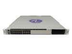Przedni panel switcha Alcatel-Lucent z rzędem portów SFP+ i uszami montażowymi, widok pod niewielkim kątem.