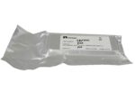 Moduł transceiver QSFP+ NetApp w foliowym opakowaniu z naklejką z danymi produktu na froncie.