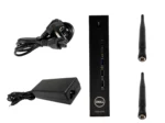 Zestaw Dell Wyse 5070: thin client stojący pionowo, zasilacz z kablem zasilającym oraz dwie anteny WiFi.