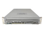 Przód firewalla Cisco ASA5585-X z rzędem portów 1Gb i SFP+, uszami montażowymi po bokach obudowy rack.