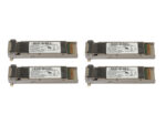 Cztery moduły transceiver XFP Extreme Networks ułożone równolegle, widoczne porty optyczne i naklejki z opisem na każdym.