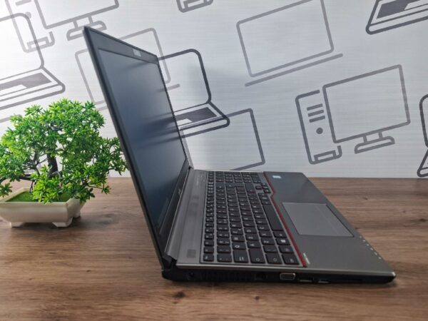 Fujitsu LifeBook E756 8GB 256GB SSD - najtańsza konfiguracja od 549 zł