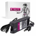 Zasilacz Eneron 65W z kablem zasilającym i wtyczką do laptopa, w tle pudełko z logo marki