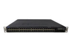 Przód switcha Juniper EX3200-48T z czterema rzędami portów RJ45, wyświetlaczem diagnostycznym i uszami montażowymi.