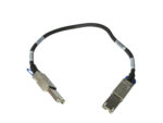 Kabel SAS z końcówką mini-SAS po jednej stronie i szerszym złączem SFF-8088 po drugiej, oplot czarny z metalowymi osłonami złączy.