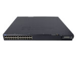Przedni panel switcha Juniper EX4200-24T z 24 portami RJ45 i wyświetlaczem LCD po prawej stronie.