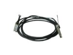 Kabel Dell Twinax z dwoma modułami SFP+ na końcach, zwinięty w pętlę, czarny oplot przewodu.