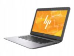 Laptop HP Chromebook 14 G4 otwarty pod kątem z boku, na ekranie pomarańczowe logo HP na tle grafik