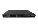 Przedni panel switcha Juniper EX3200-48P z rzędami portów RJ45 i małym wyświetlaczem LCD po prawej stronie.