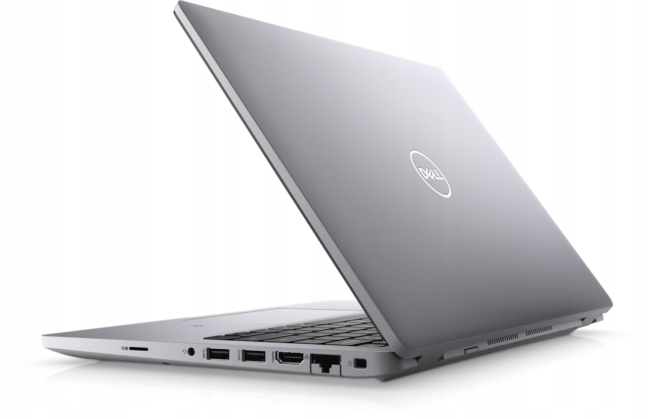 Laptop Dell z tyłu pod kątem, uchylona pokrywa z logo Dell, widoczne porty boczne i szczeliny wentylacyjne.