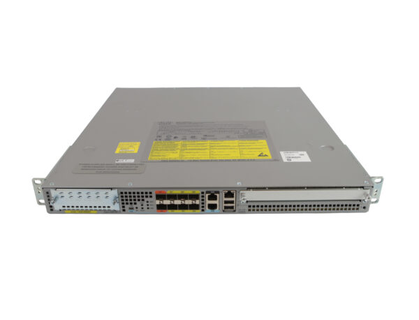 Panel przedni routera Cisco ASR1001-X pod kątem, widoczne porty SFP, RJ45 i uszy montażowe do szafy rack.