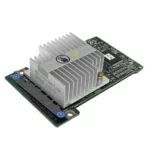 Karta kontrolera RAID Dell PERC H310 z metalowym radiatorem, widok z ukosa na złoty złącze krawędziowe.