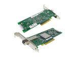 Dwa ujęcia karty QLogic QLE2560 z profilem full-height, na dole widoczny port SFP z gniazdem światłowodowym.