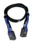 Kabel IBM SMP zwinięty w pętlę, oba końce z metalowymi złączami i niebieskimi paskami mocującymi, gęsty czarny oplot.
