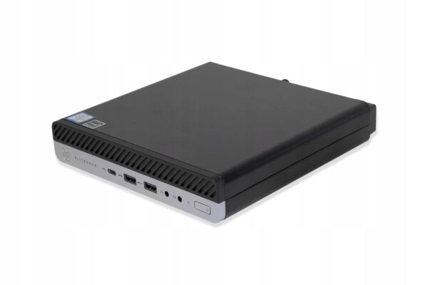 Komputer HP EliteDesk 800 G4 Micro w czarnej obudowie, widok z przodu z portami USB i przyciskiem zasilania.