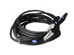 Zwinięty czarny kabel IBM HSL-2/RIO-2 z dwoma złączami zabezpieczonymi niebieskimi osłonami i metalową końcówką po jednej stronie.