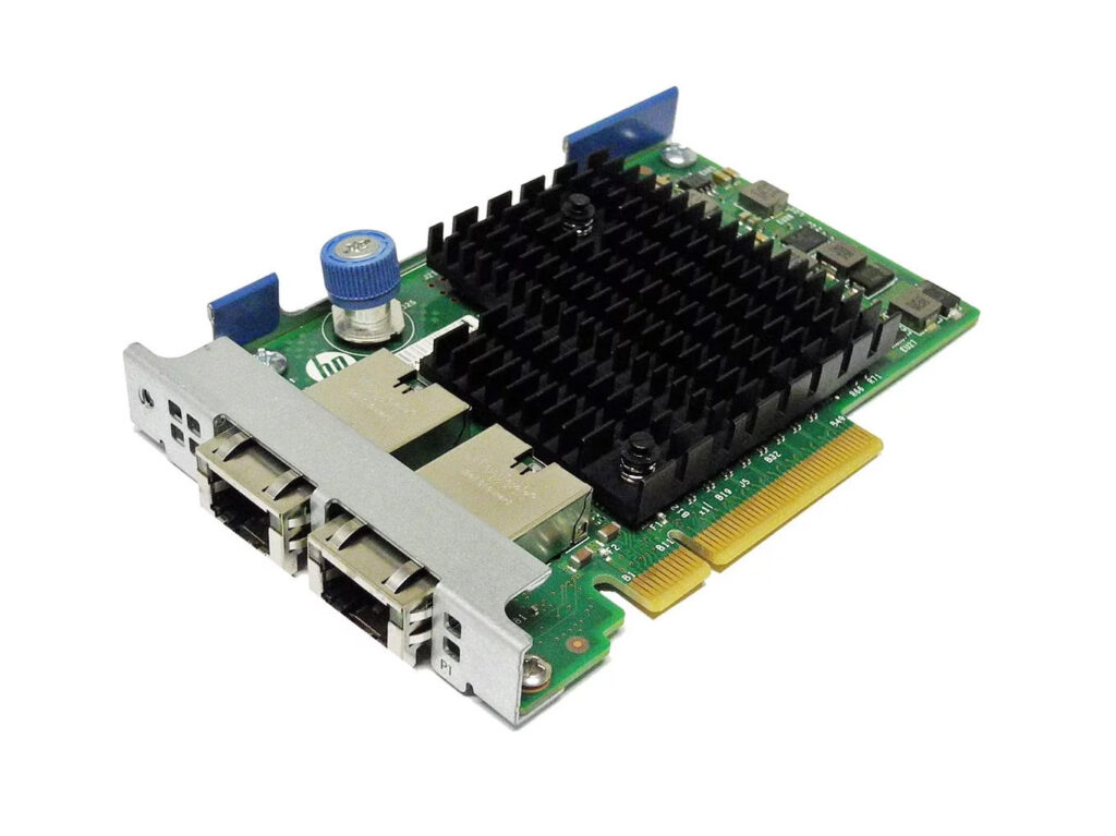 Karta sieciowa HP 561FLR-T z czarnym radiatorem i dwoma portami RJ45, widok pod kątem na złącze PCI-Express.