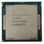 Procesor Intel Core i5-8500T widziany od góry, na obudowie widoczne oznaczenia modelu i zielone pole styków PCB.