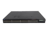 Przedni panel switcha Juniper EX4200-48PX z czterema rzędami portów RJ45 i małym wyświetlaczem LCD po prawej stronie.