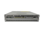 Przedni panel firewalla Cisco ASA5585 z rzędami portów SFP+ i RJ45 oraz wizytówką logo Cisco na obudowie.