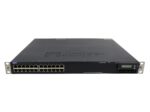 Przedni panel switcha Juniper EX4200-24T z widocznymi 24 portami RJ45, wyświetlaczem LCD i uszami montażowymi.