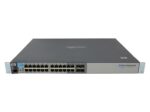 Przód switcha HP ProCurve z 24 portami RJ45 i czterema portami combo SFP, obudowa w dobrym stanie.