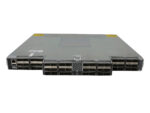 Przedni panel switcha Dell H1048-OPF z wieloma rzędami portów QSFP28, widok lekko z góry.