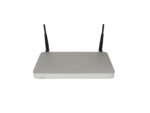 Firewall Cisco Meraki MX65W widziany z przodu pod skosem, z dwiema antenami Wi-Fi i płaską białą obudową.