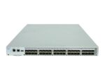 Przedni panel switcha EMC DS-5100B z czterema rzędami portów SFP i panelem sterowania po lewej stronie.