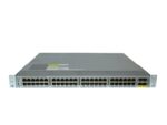 Przód switcha Cisco Nexus 2248TP z 48 portami RJ45, diodami LED i uszami montażowymi po bokach.