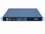 Firewall Palo Alto PA-850 pod kątem z przodu, widoczne rzędy portów RJ45 i SFP oraz uszy montażowe do szafy rack.