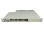 Przód switcha Alcatel-Lucent z 24 portami RJ45, dodatkowymi portami SFP i uszami montażowymi do szafy rack.